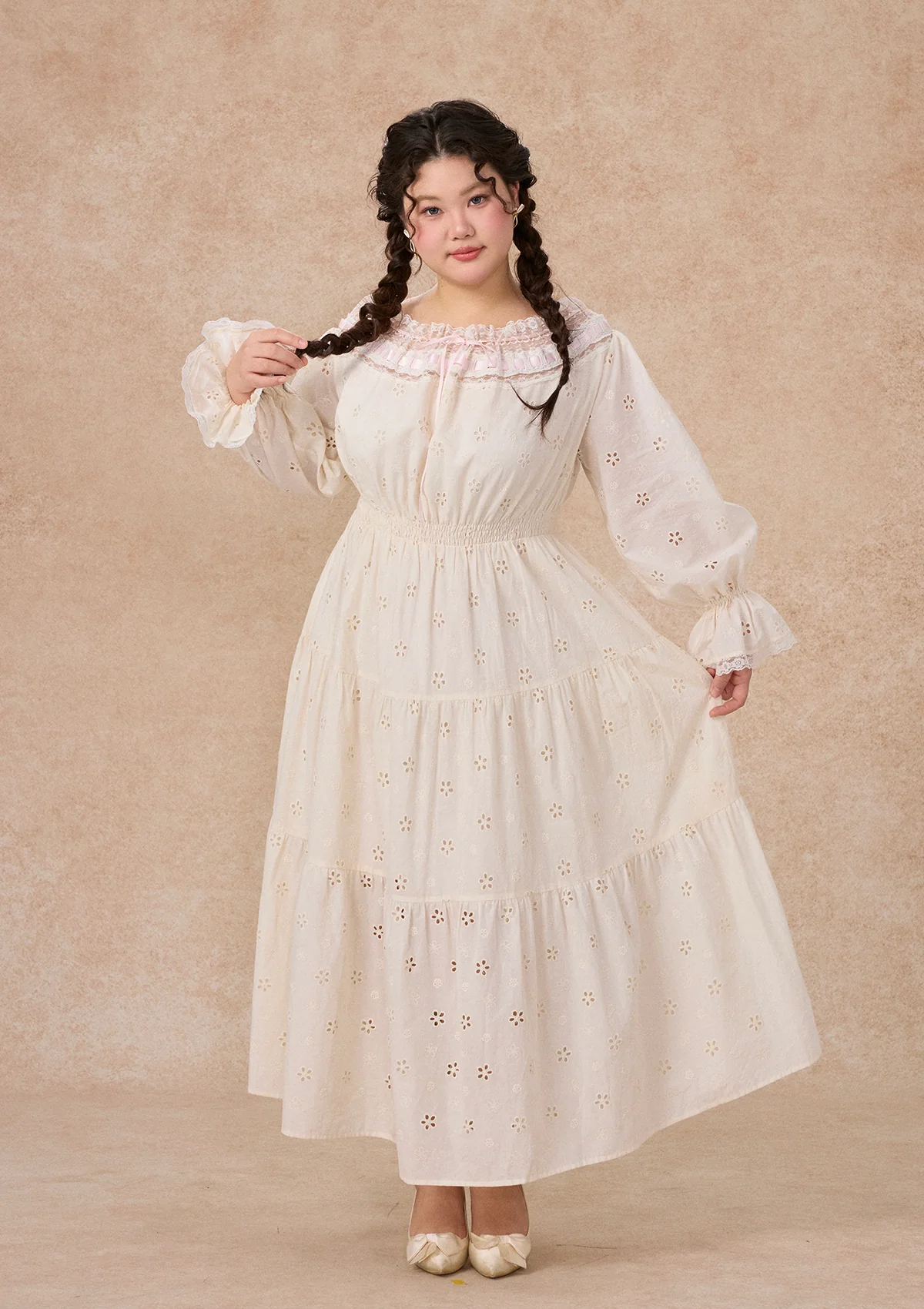 Curve&Plus White Camellia Dress - Image 4