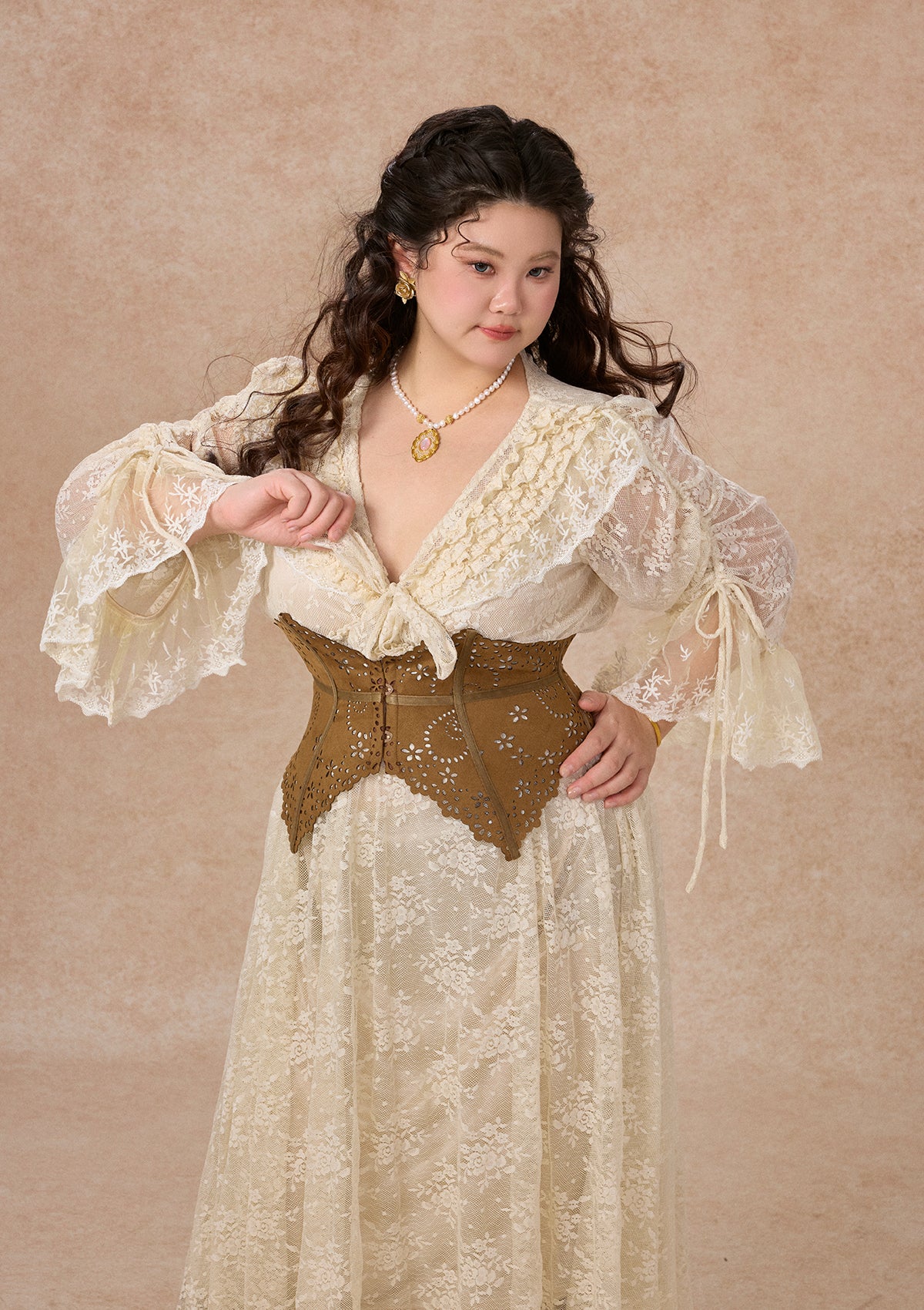 Curve&Plus White Horse Princess Dress - Image 4
