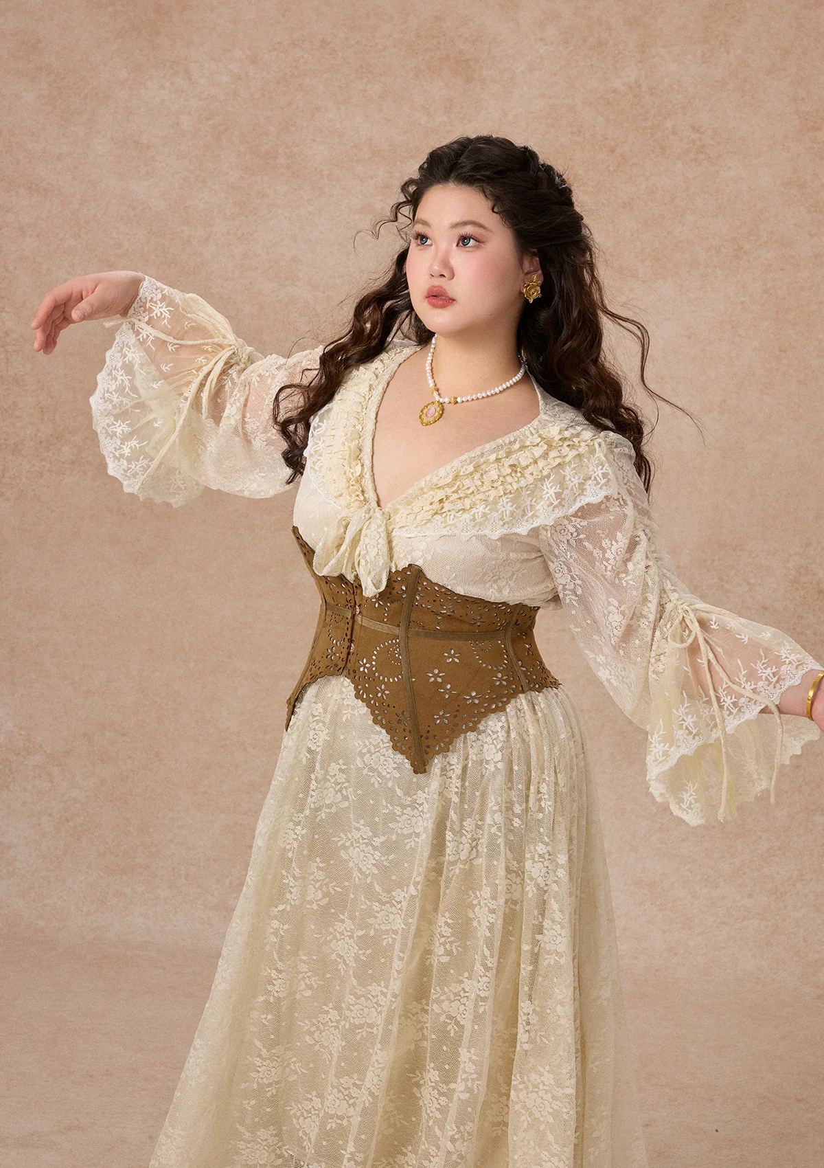 Curve&Plus White Horse Princess Dress - Image 7