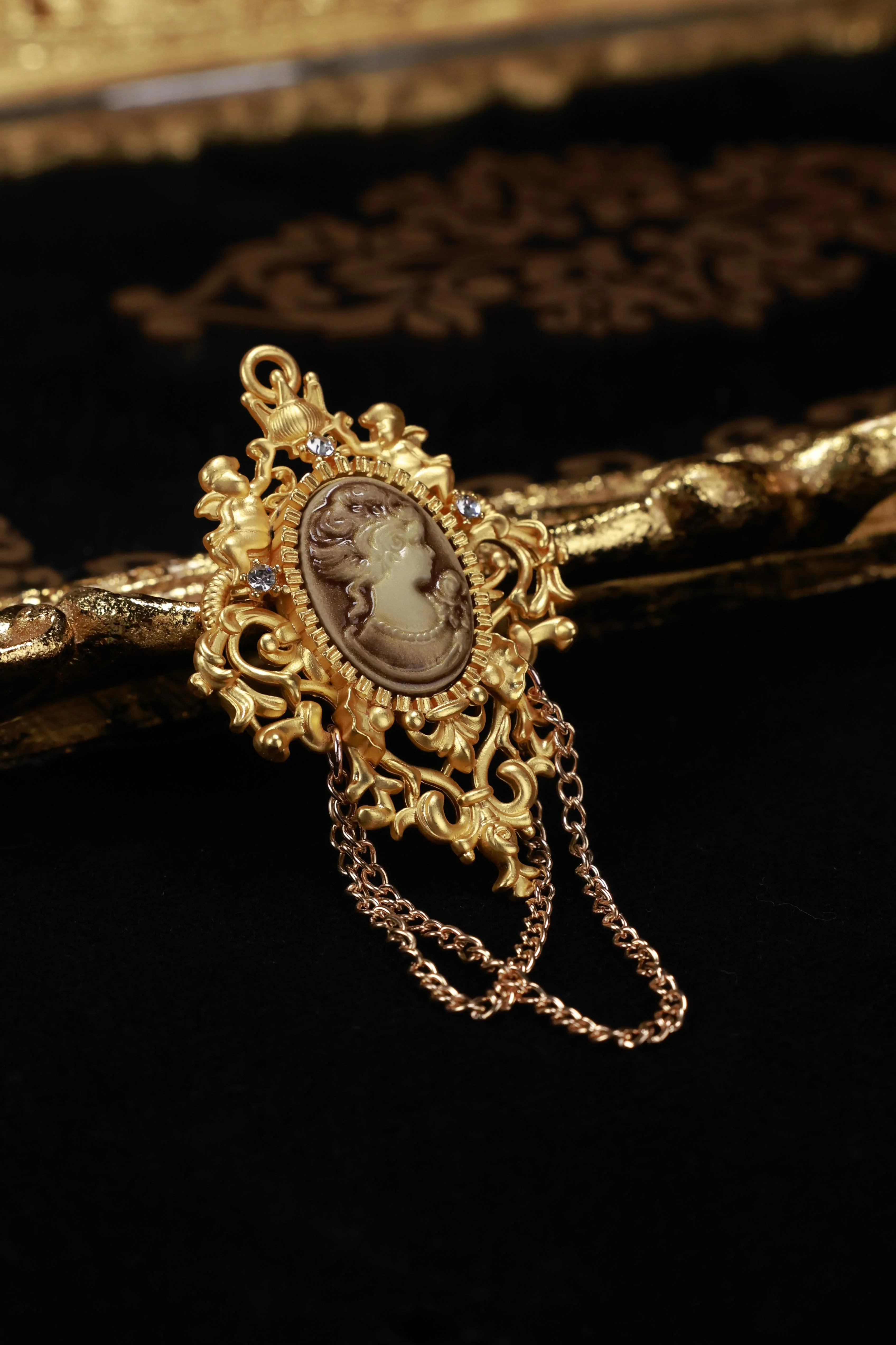 Grape Grinda Brooch - Image 5